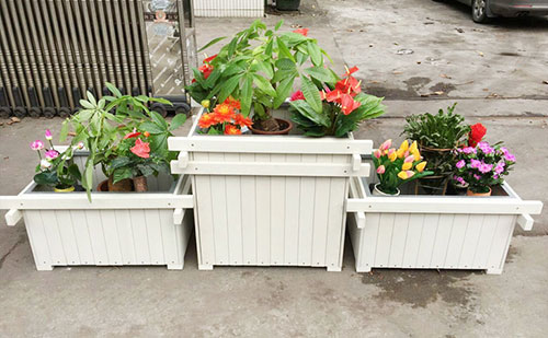 欣方圳塑木花箱，讓廣西來賓市顯得更加的蓬勃生機