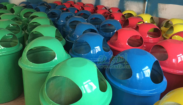 A15多投口玻璃鋼圓形垃圾桶工廠(chǎng)成品展示