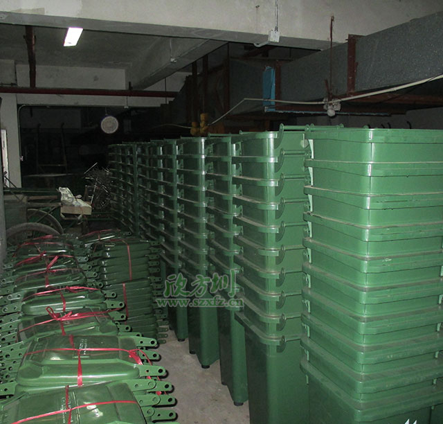 欣方圳塑料垃圾桶 支援湖北新農(nóng)村環(huán)境建設(shè)