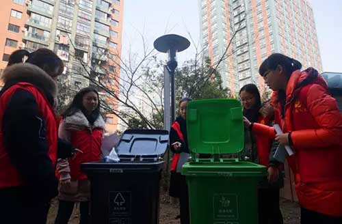 垃圾分類(lèi)系列： 垃圾桶蓋合起來(lái)！