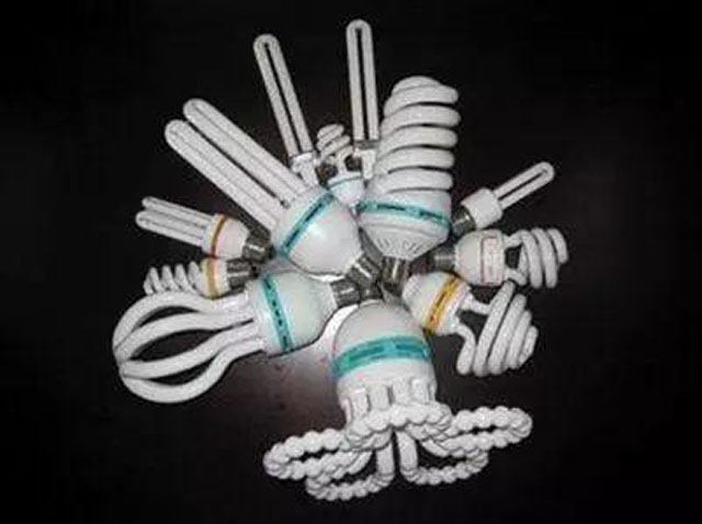 有害垃圾危害大，請投有害垃圾桶集中處置